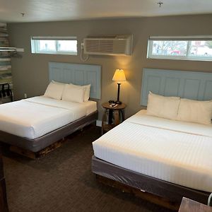 Julie'S Park Cafe & Motel